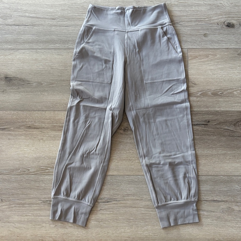 High-Waisted 3/4 Gray Joggers